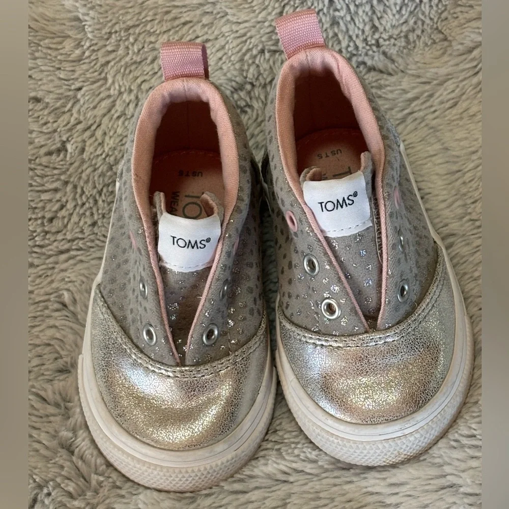 Toms Girl’s Fenix Mid Sneaker, size 5T